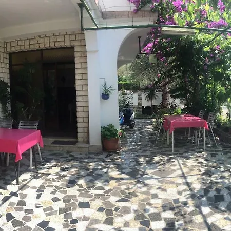 Matusan Πανσιόν Palit